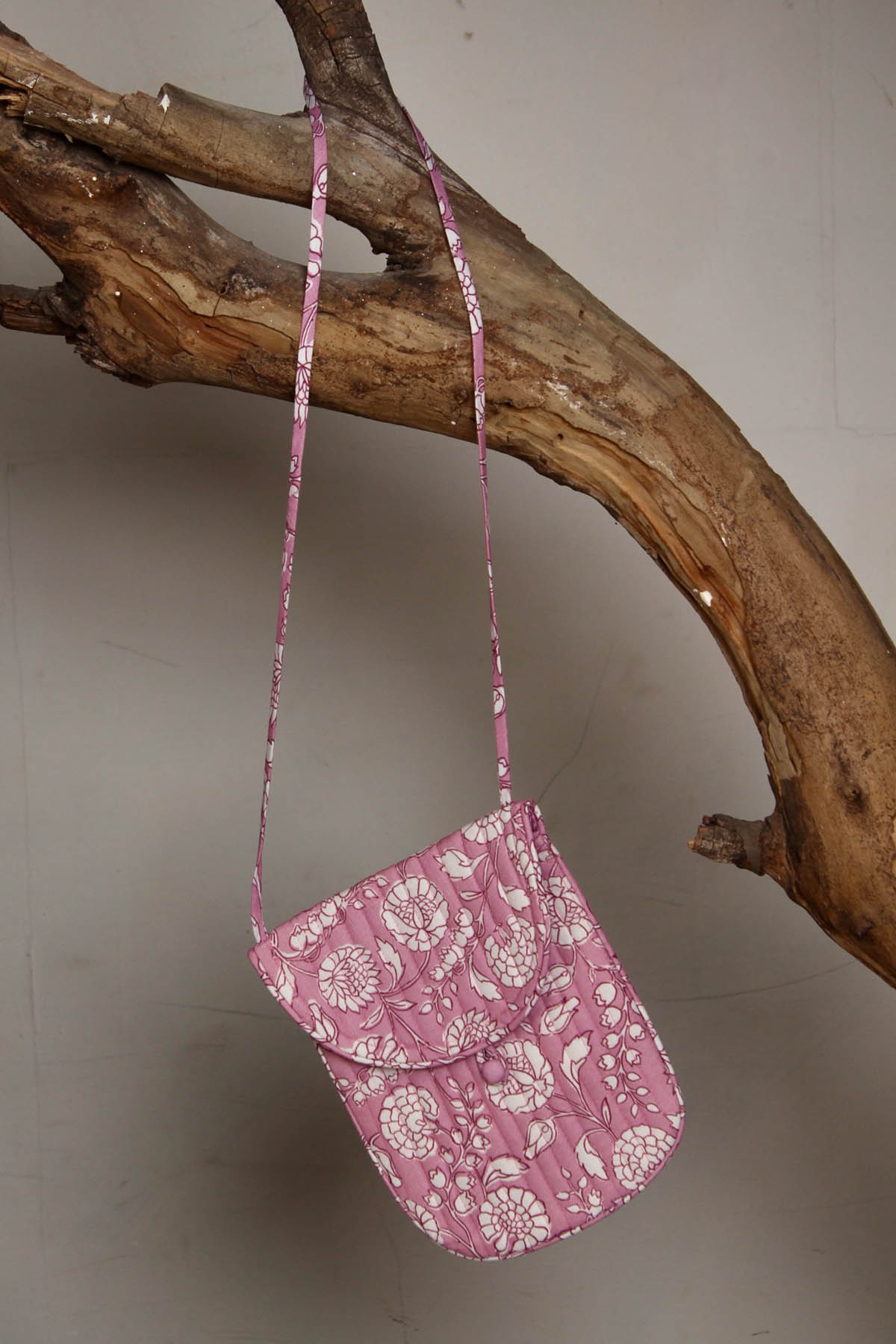 Cameo Pink Mobile Cover Bag