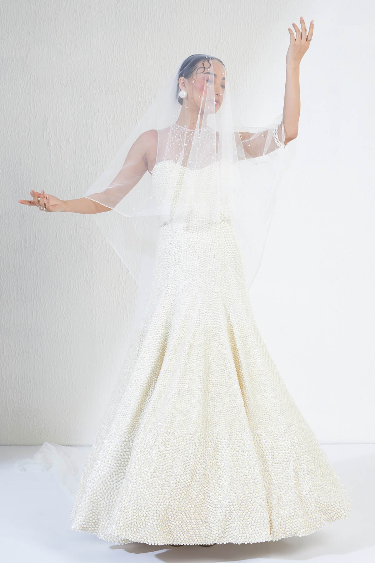 White Mermaid-Cut Pearl Gown