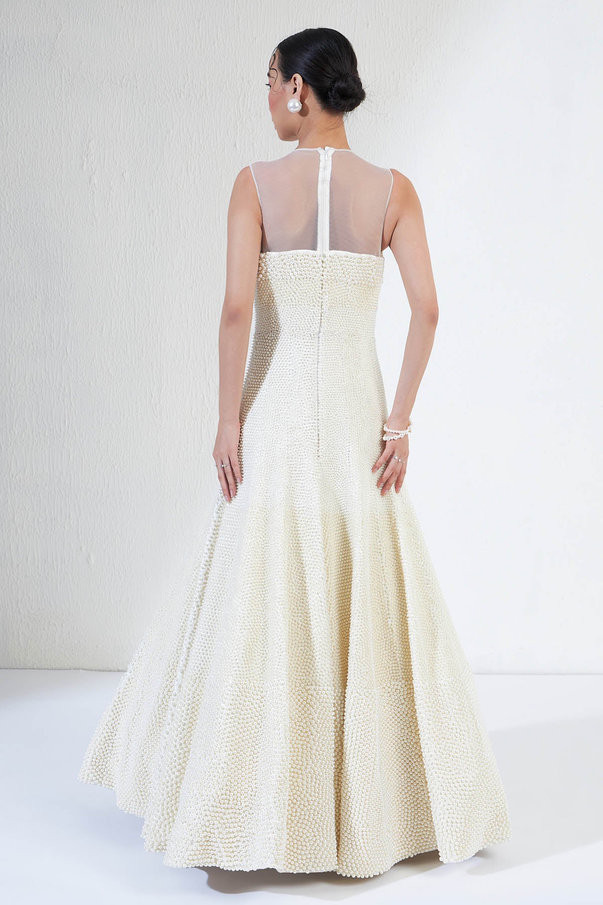 White Mermaid-Cut Pearl Gown