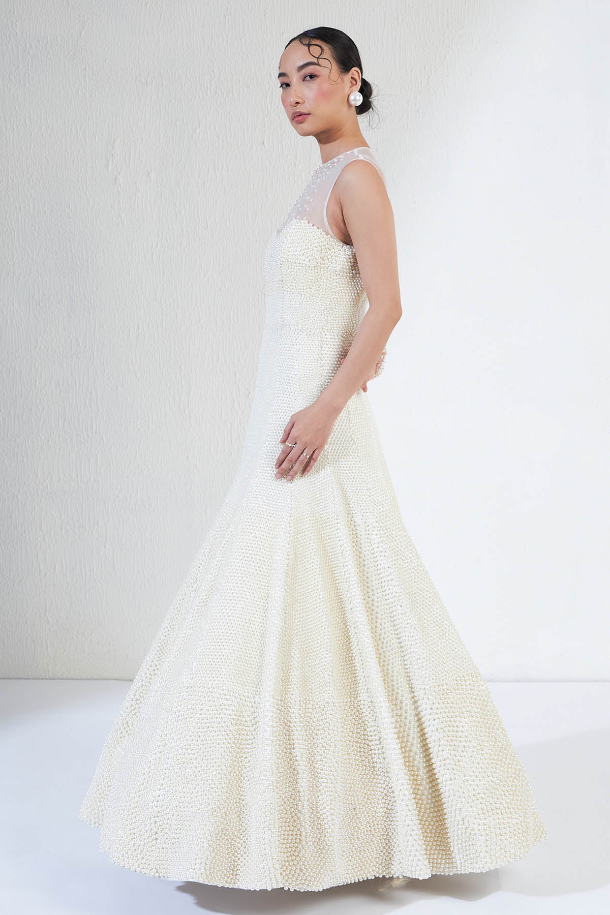 White Mermaid-Cut Pearl Gown