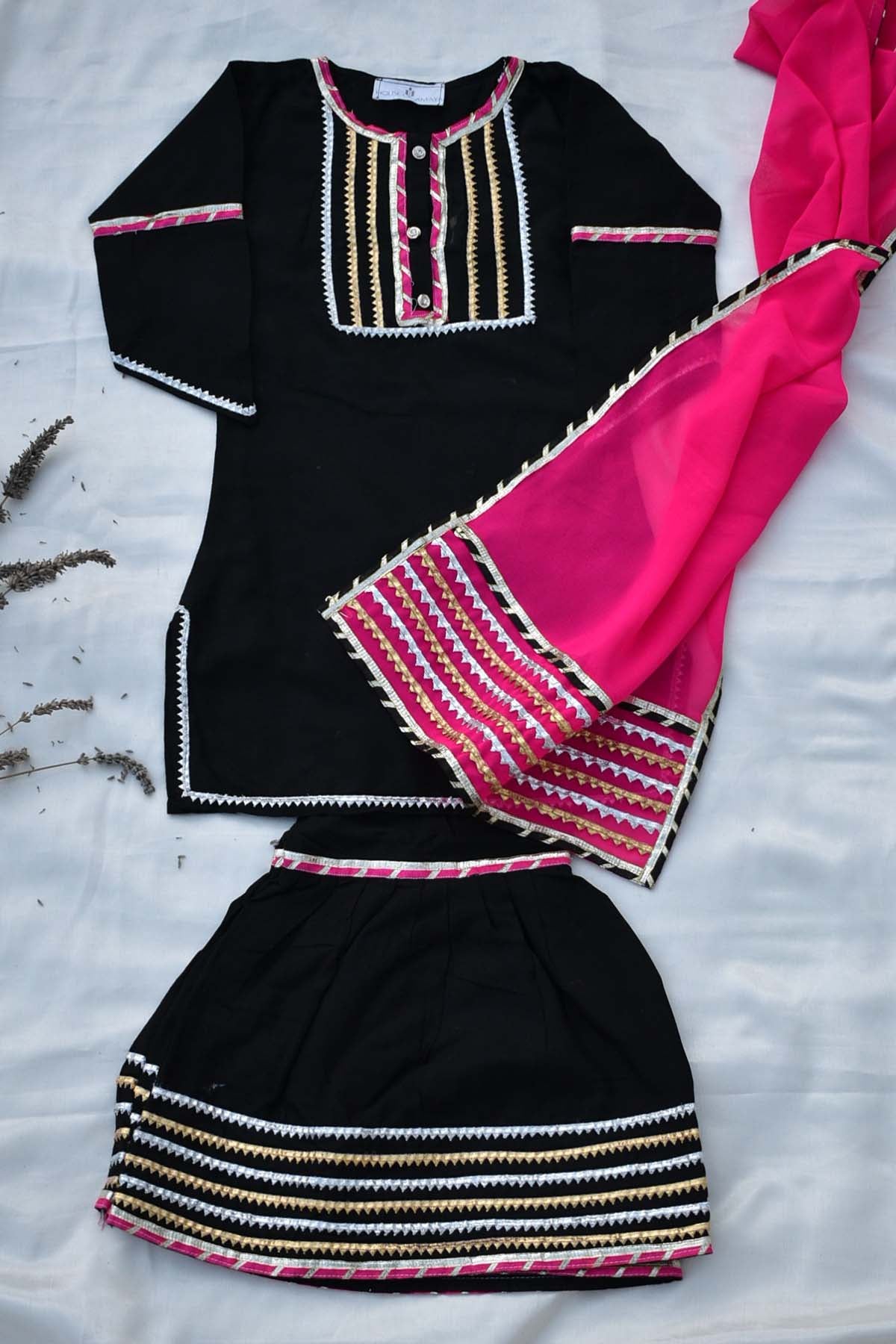 Black Contrast Lace Embellished Kurta Set