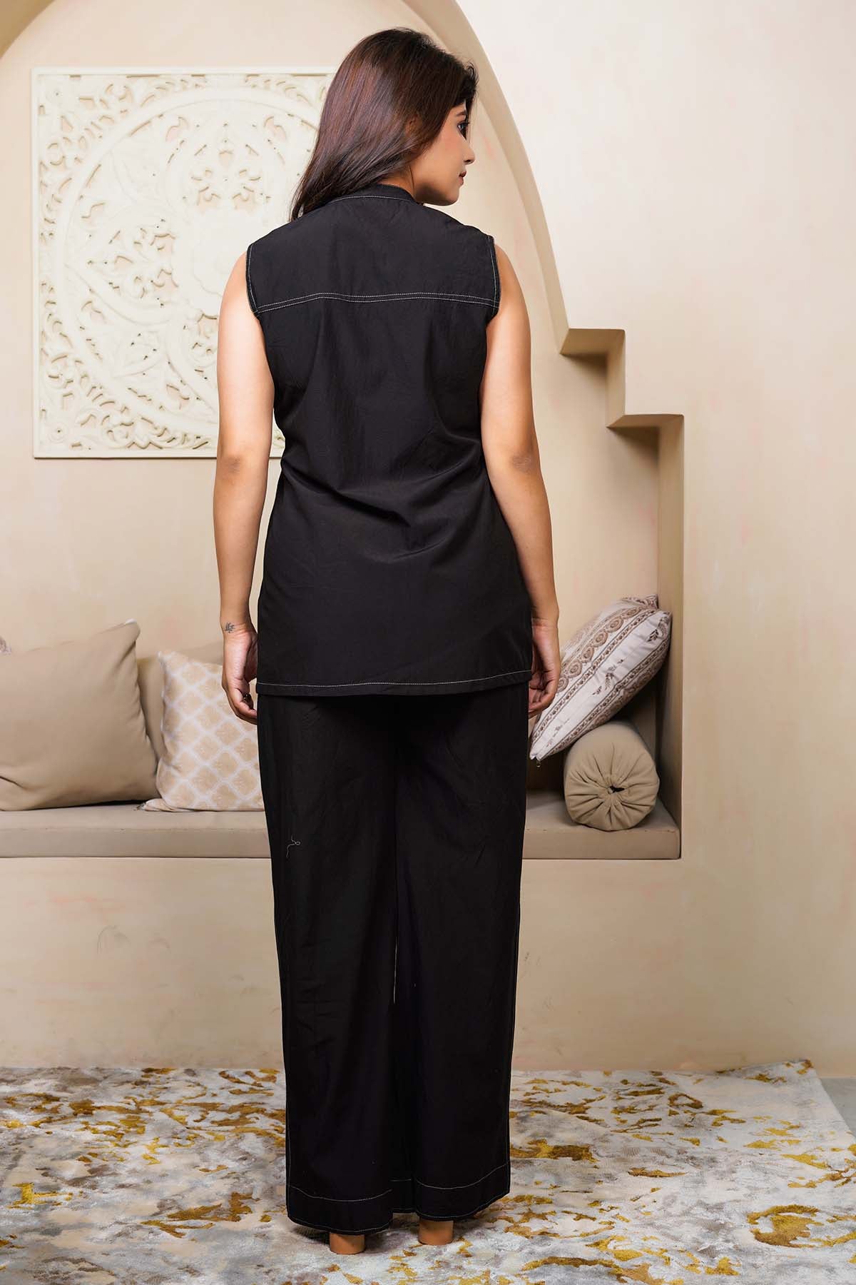 Black Crop Sleeveless Shirt