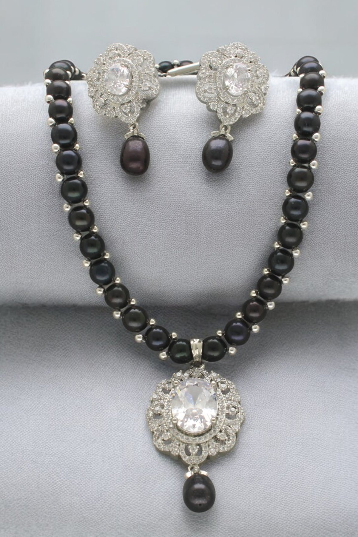 Black Cubic Pearl Necklace Set