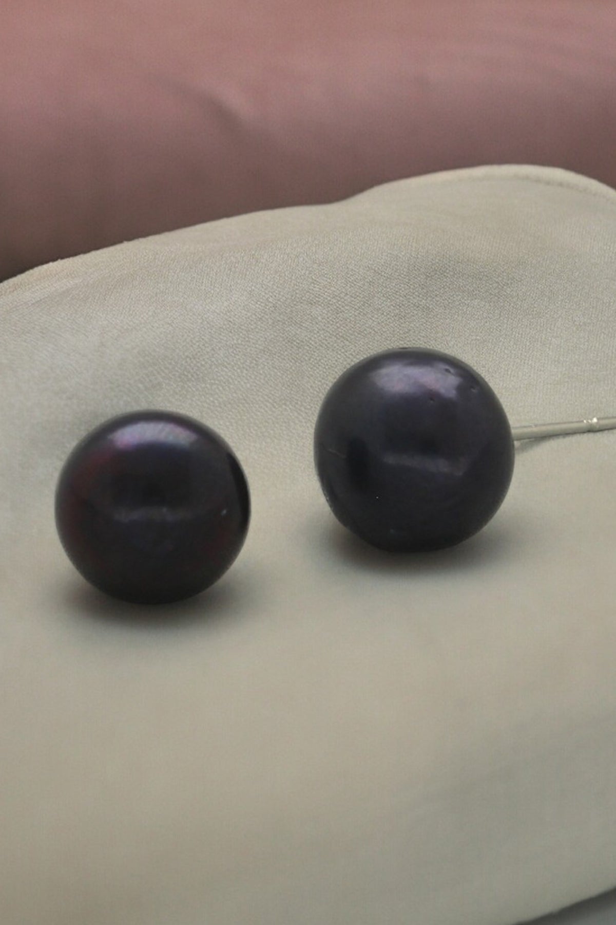 Black Gold Plated Pearl Earring