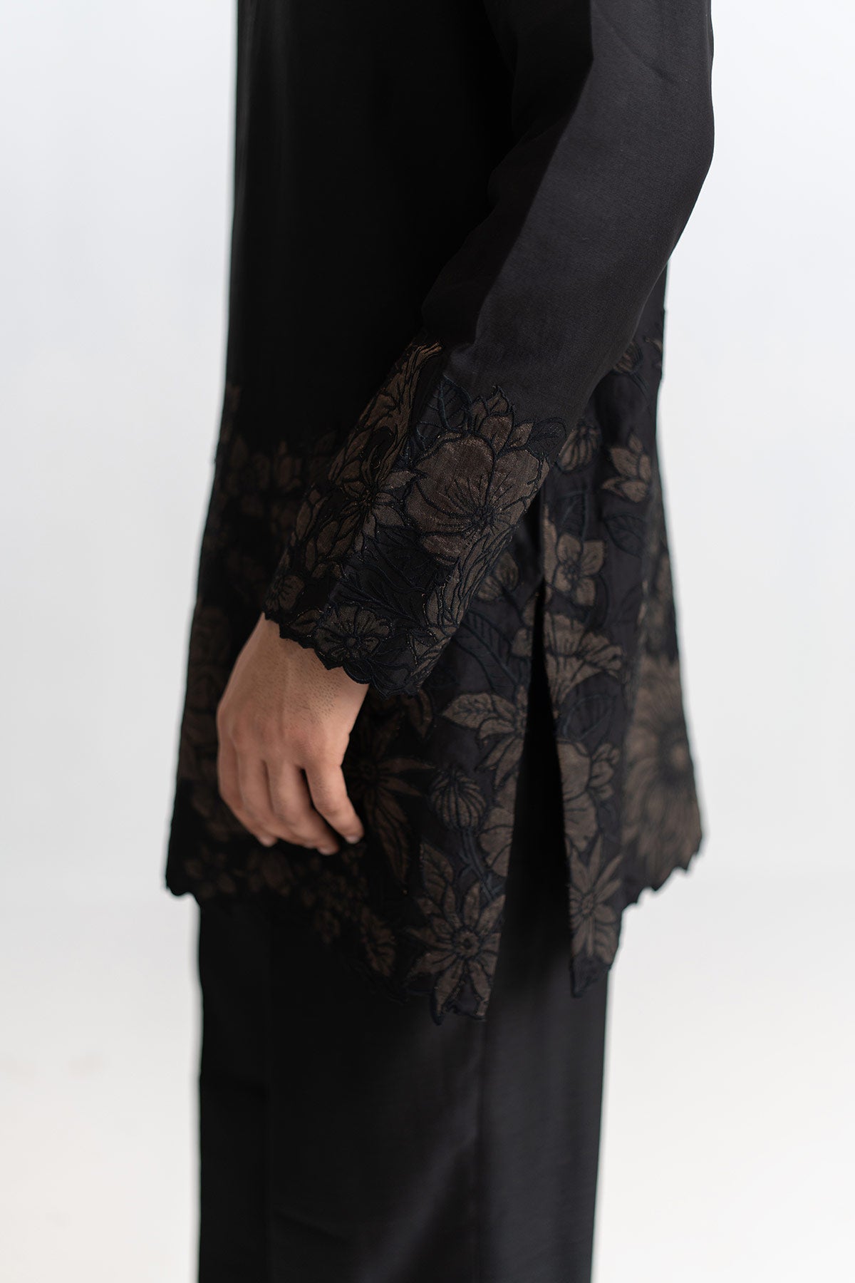 Black Resham Short Kurta & Pant