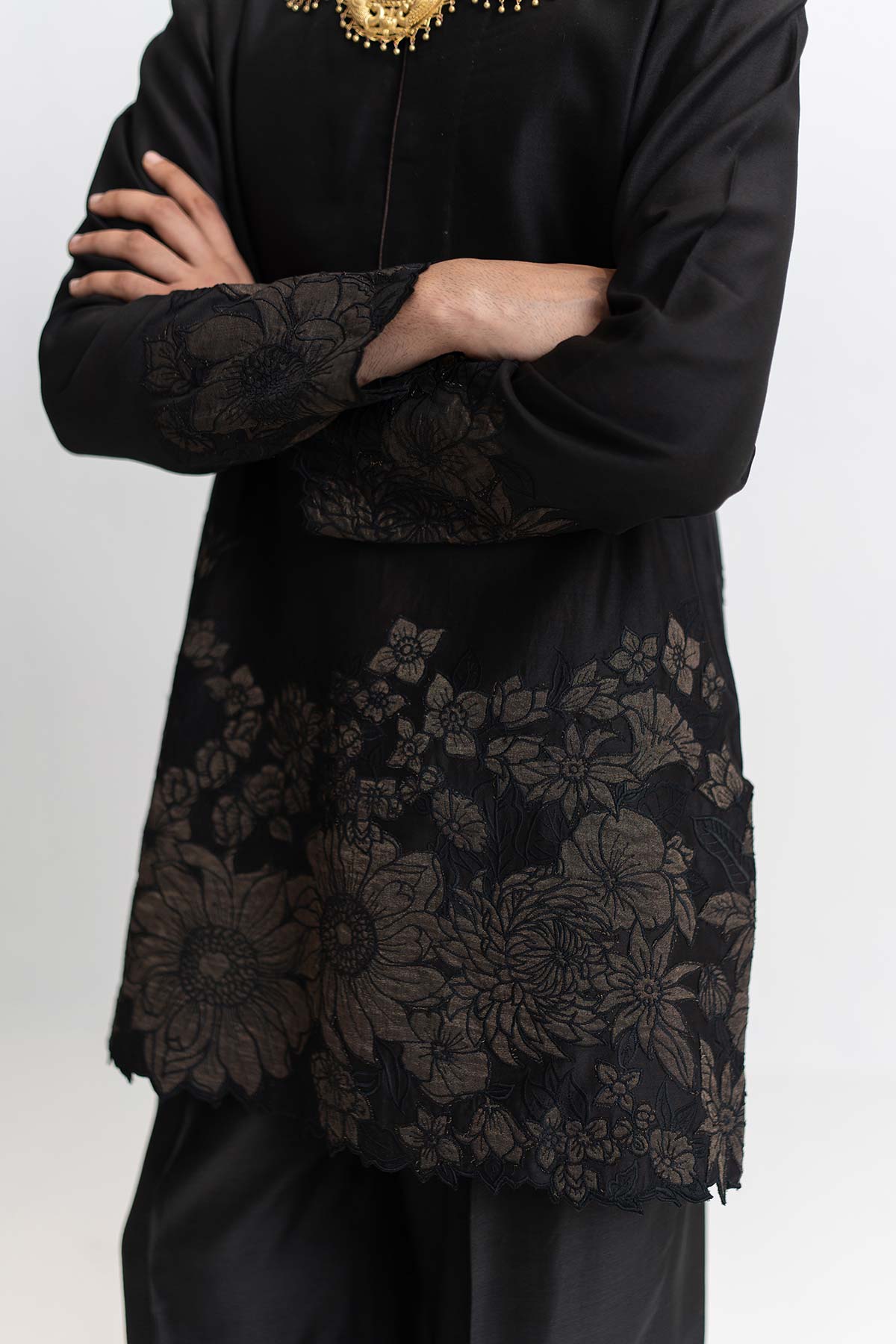 Black Resham Short Kurta & Pant