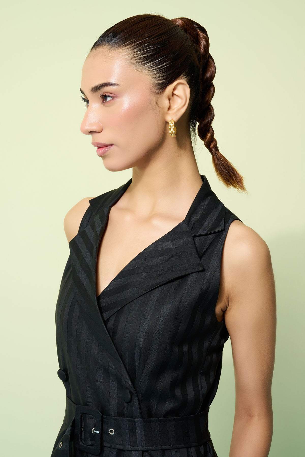 Black Sleeveless Collar Dress