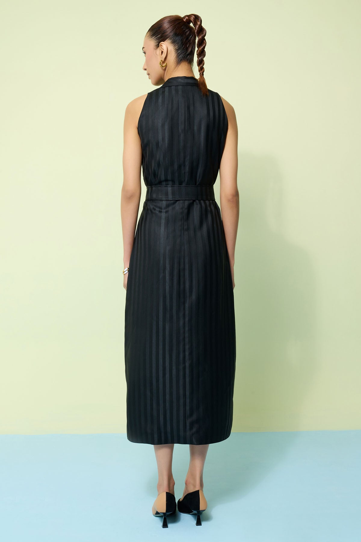 Black Sleeveless Collar Dress