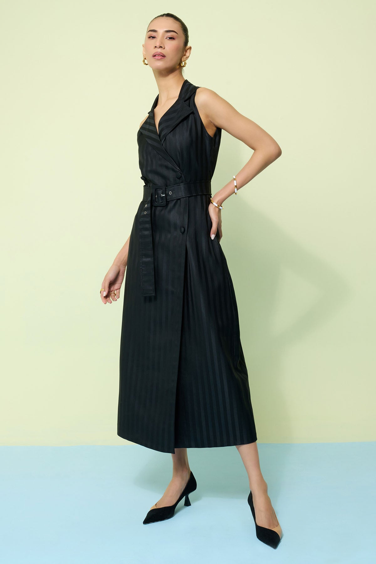 Black Sleeveless Collar Dress