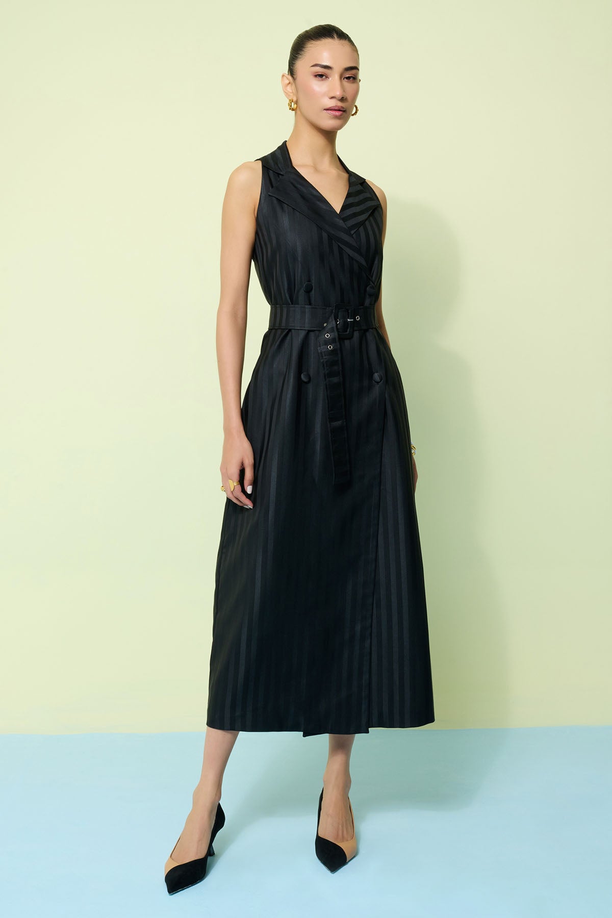 Black Sleeveless Collar Dress