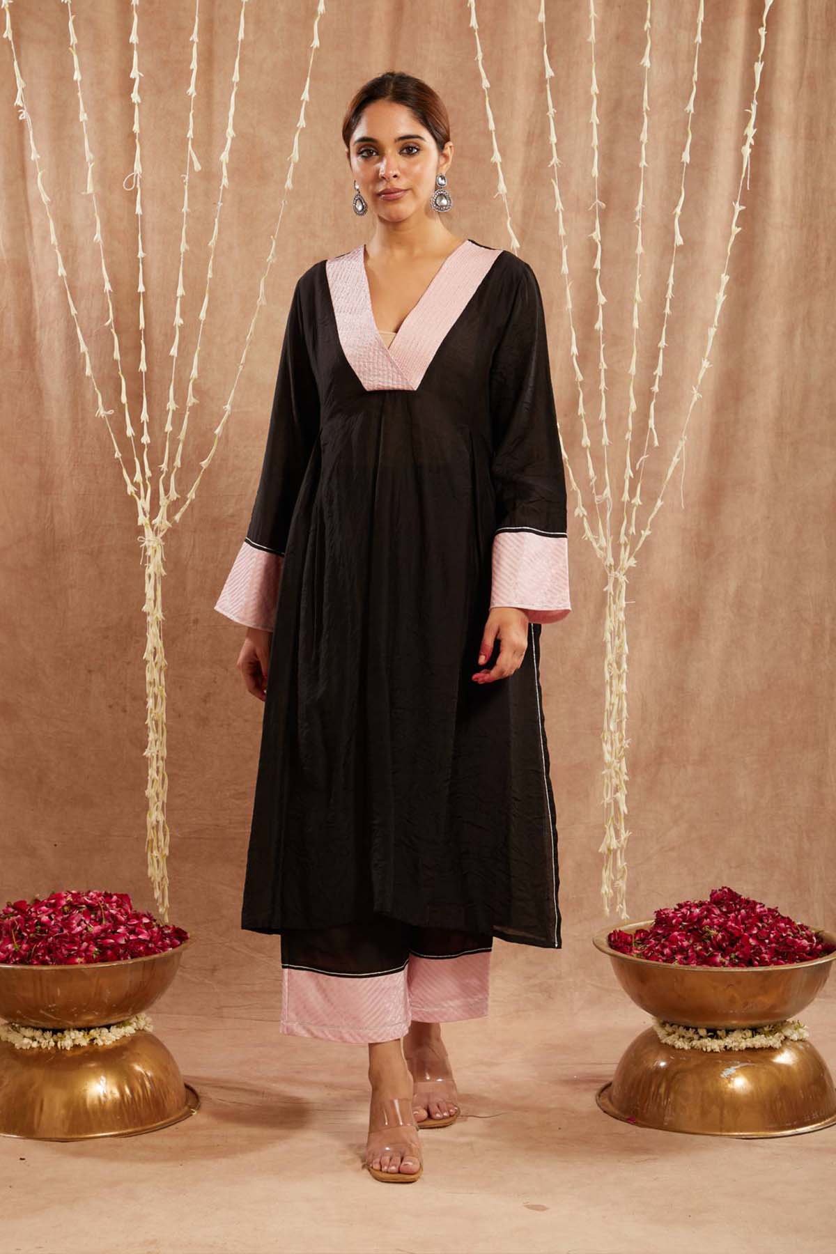 Buy Black Zari Chanderi Kurta Set by Nero for women online at ScrollnShops