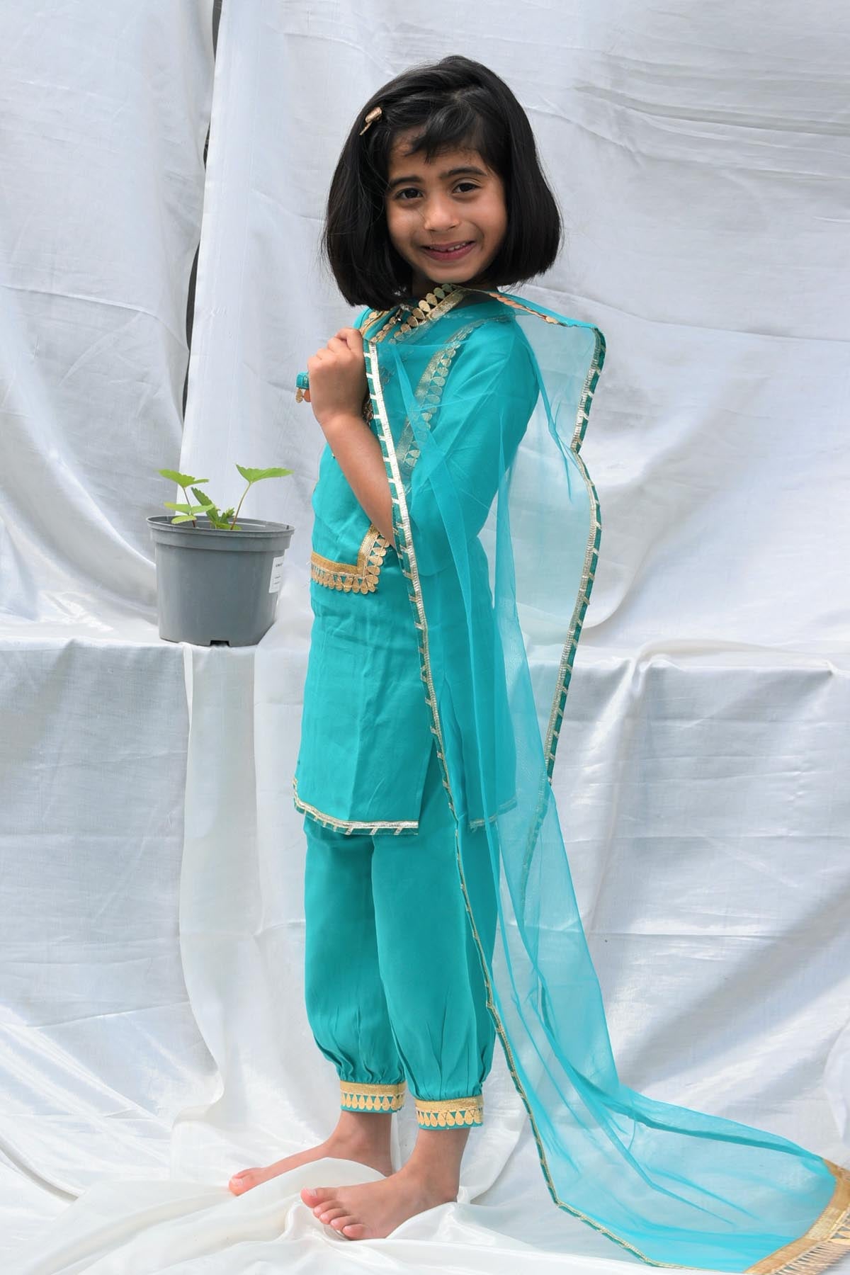 Blue Contrast Lace Embellished Kurta Set