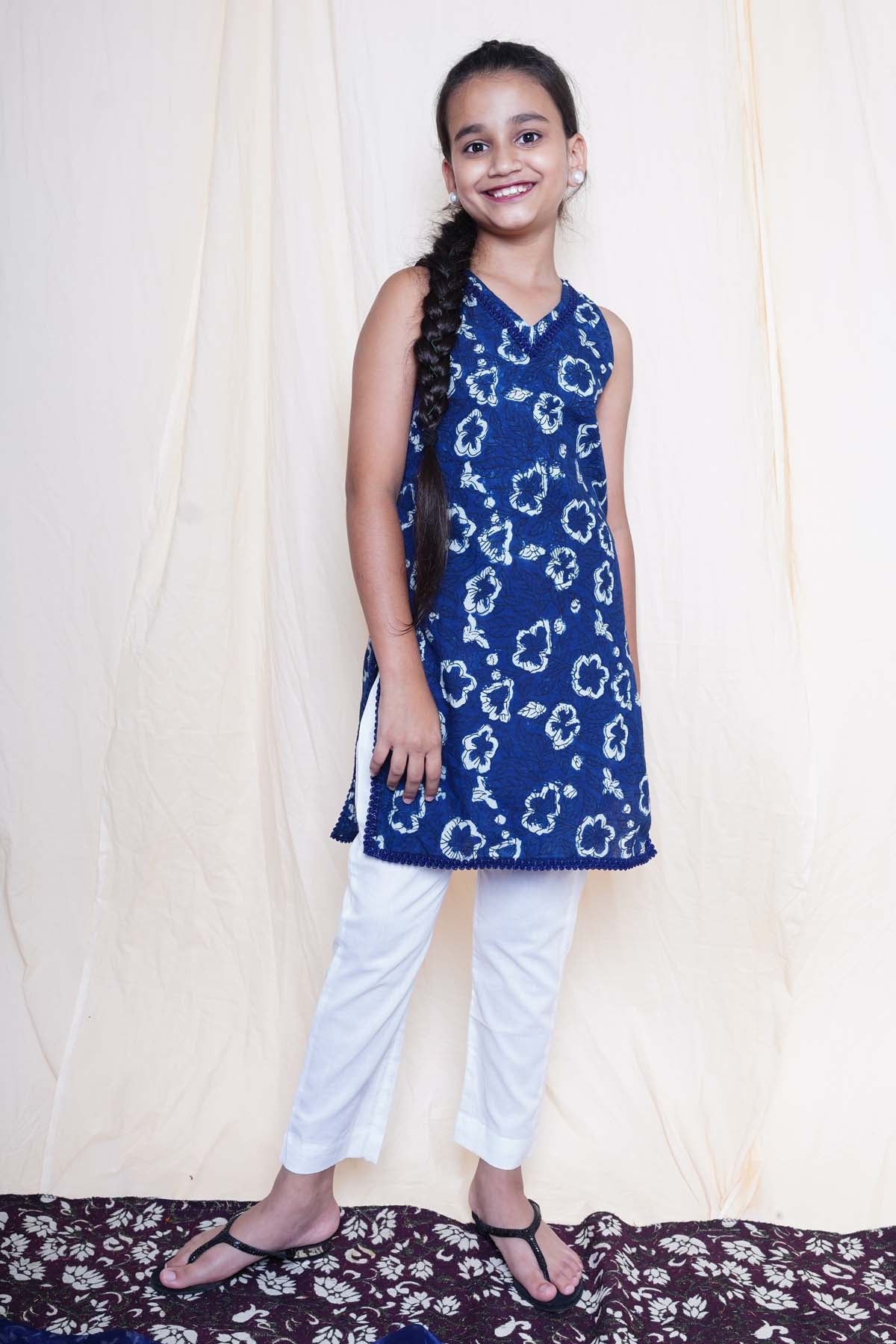 Blue Sleeveless Print Kurta Set