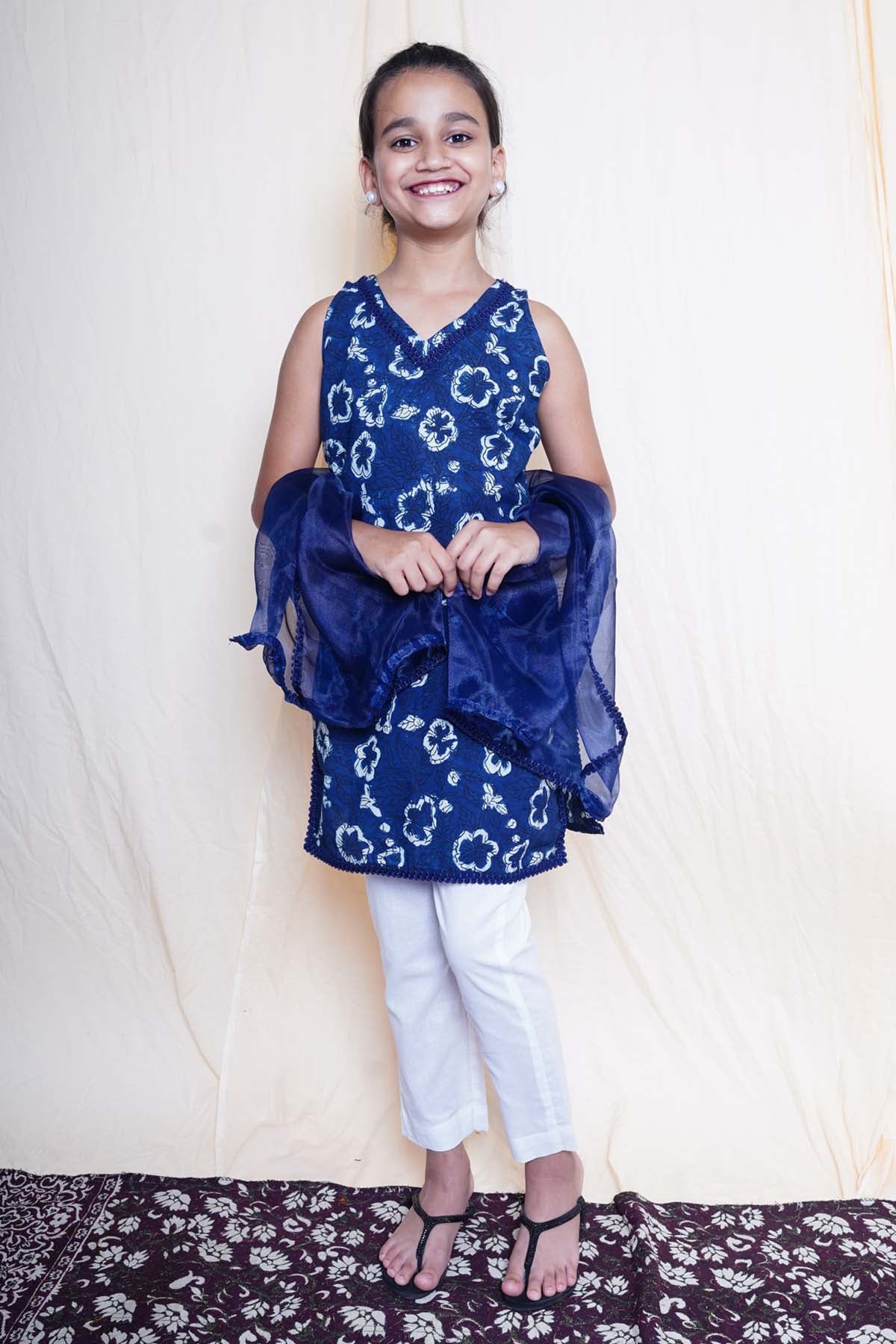 Buy Blue Sleeveless Print Kurta Set Online