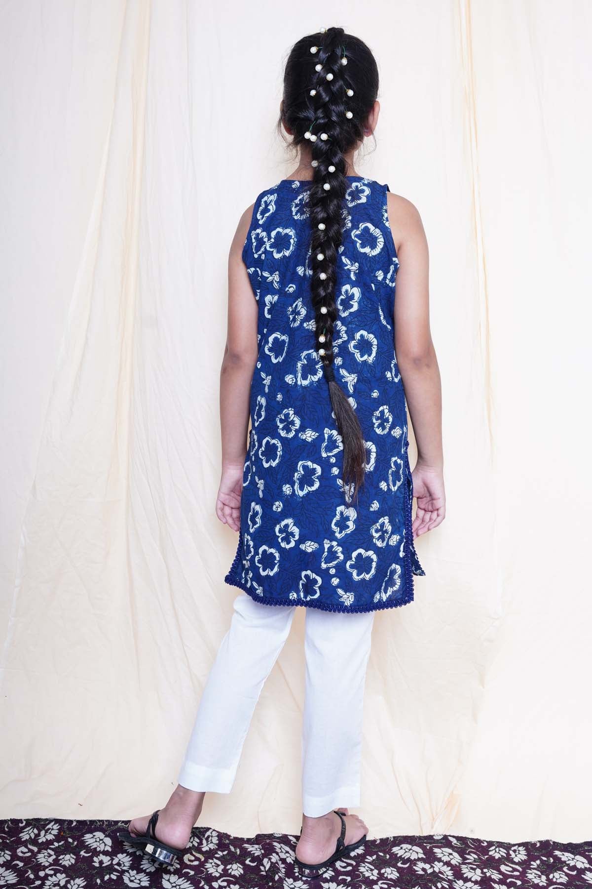 Blue Sleeveless Print Kurta Set
