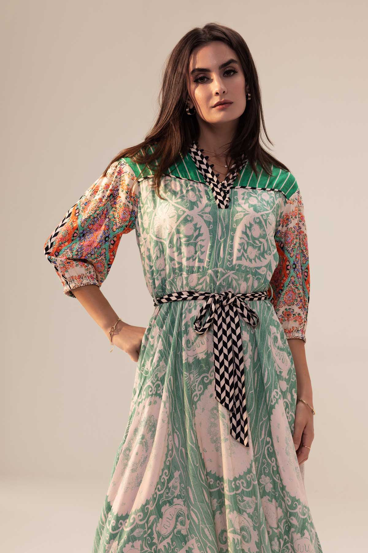 Contrast Collar Midi Dress