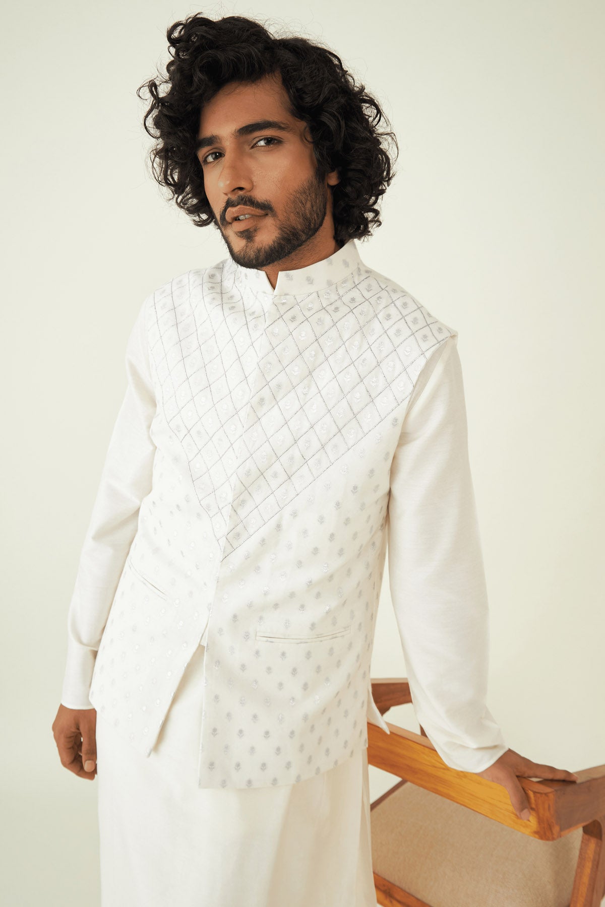 Diagonal Embroidered Bundi Set