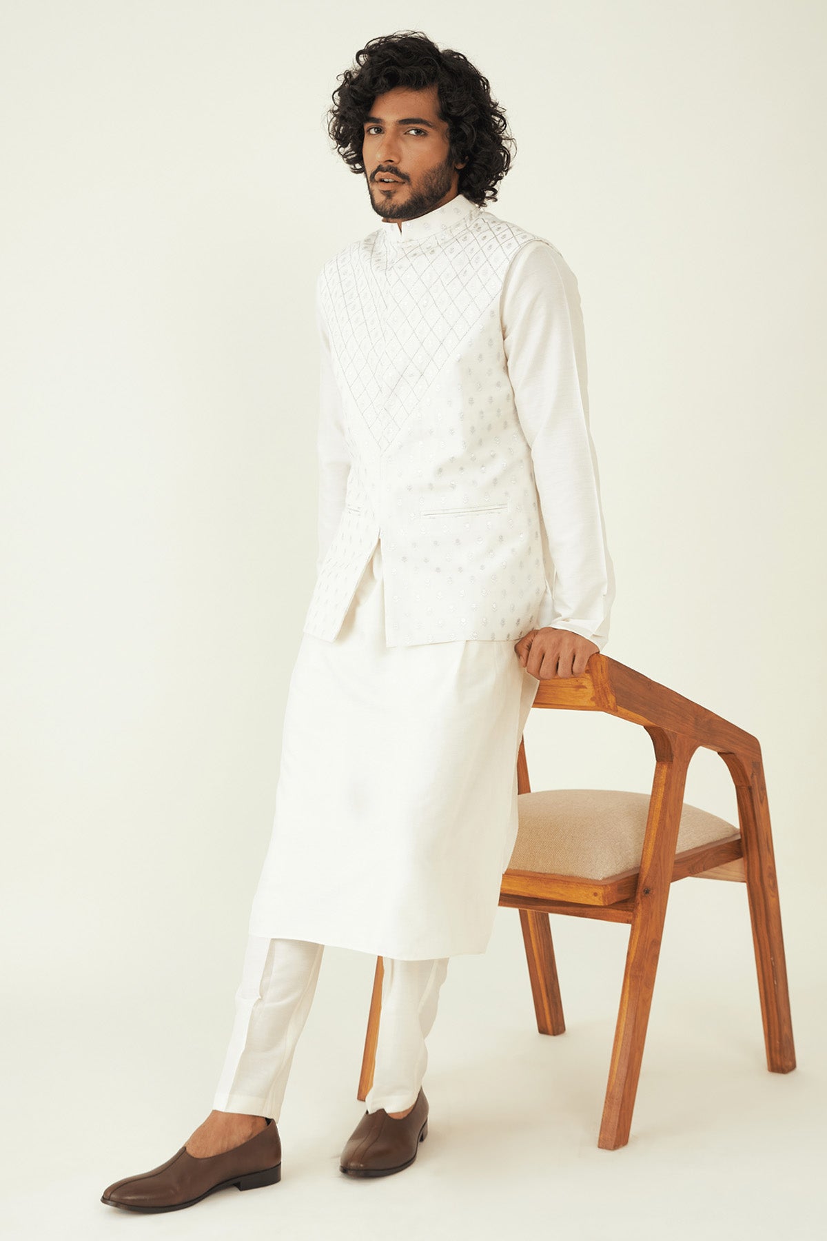 Diagonal Embroidered Bundi Set