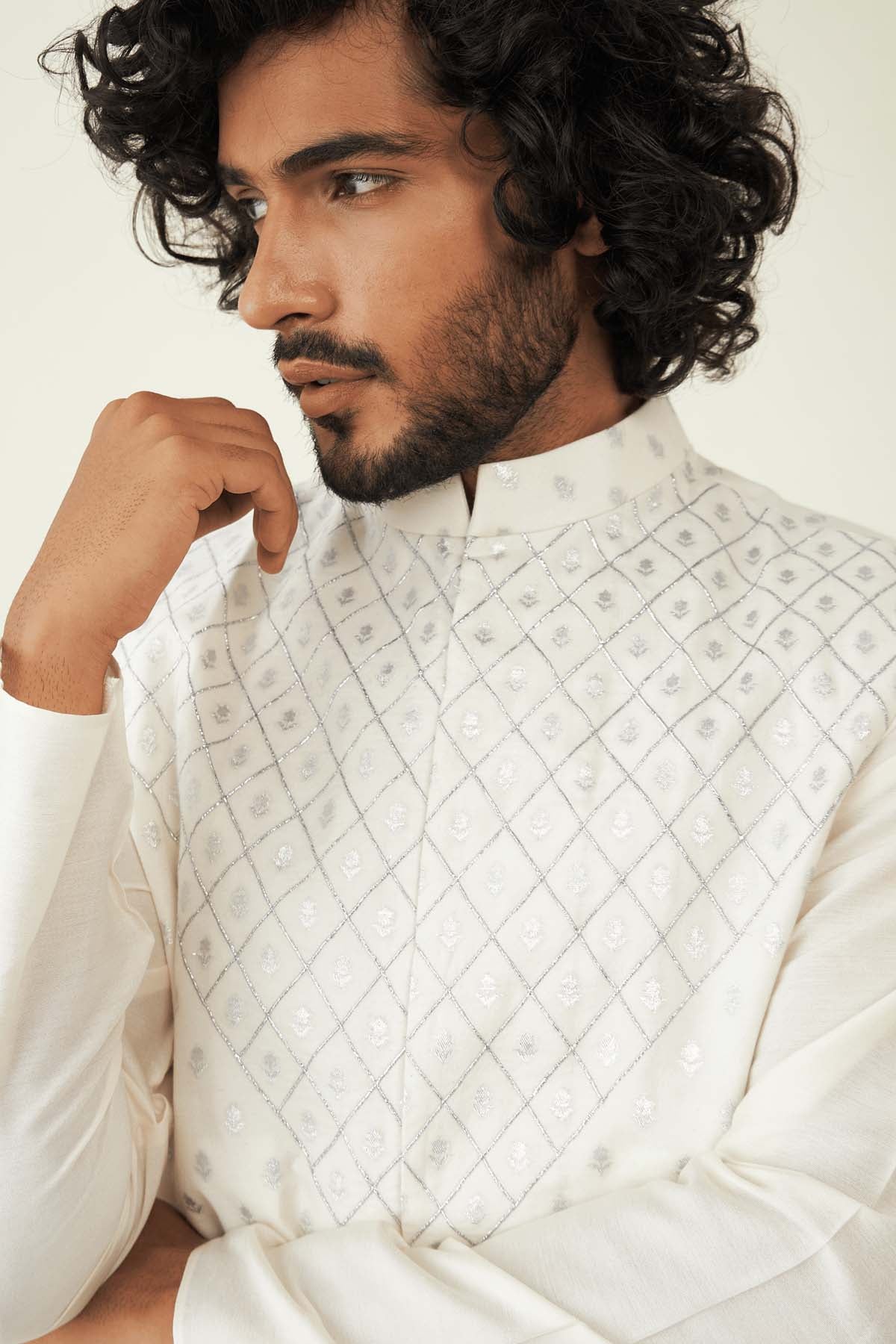 Diagonal Embroidered Bundi Set