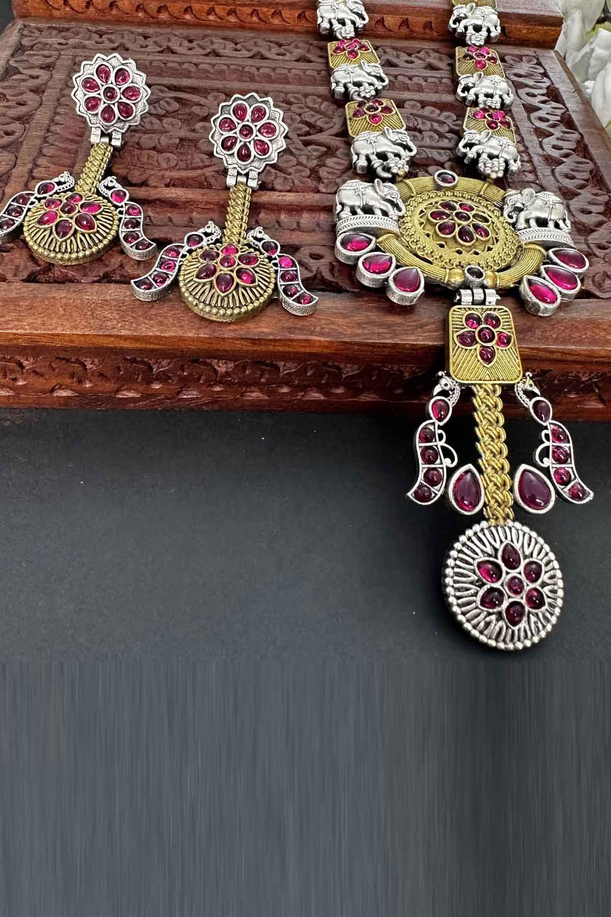 Elephant Motif Pearl Necklace Set