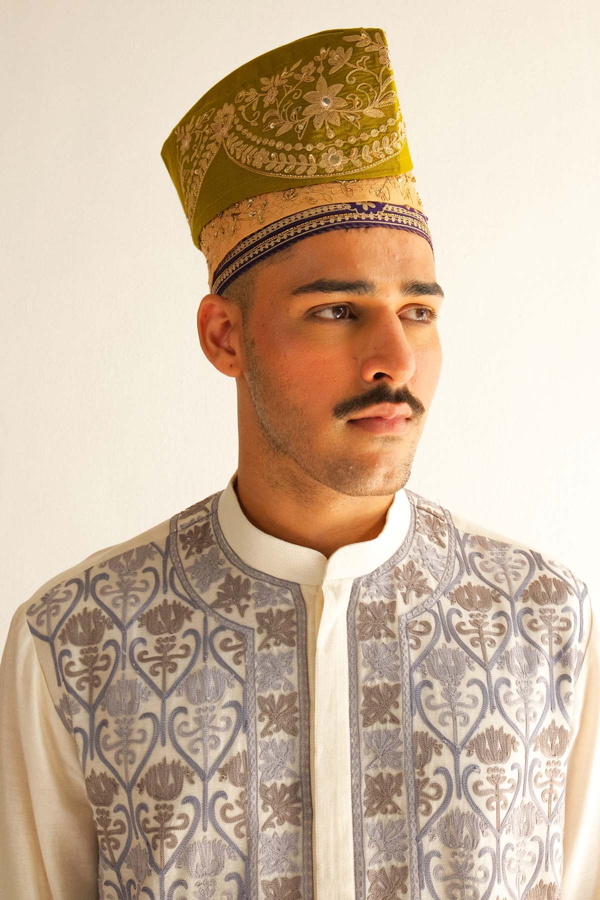 Embroidered Ivory Kurta & Pyjama
