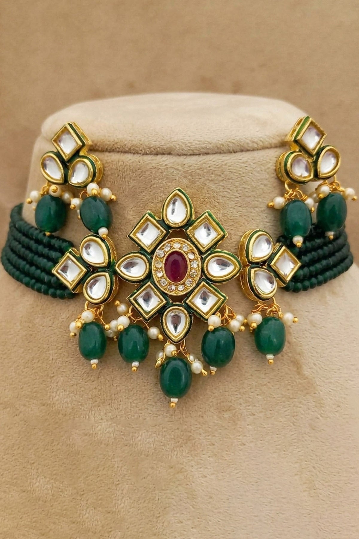 Emerald Pendant Jewellery Set