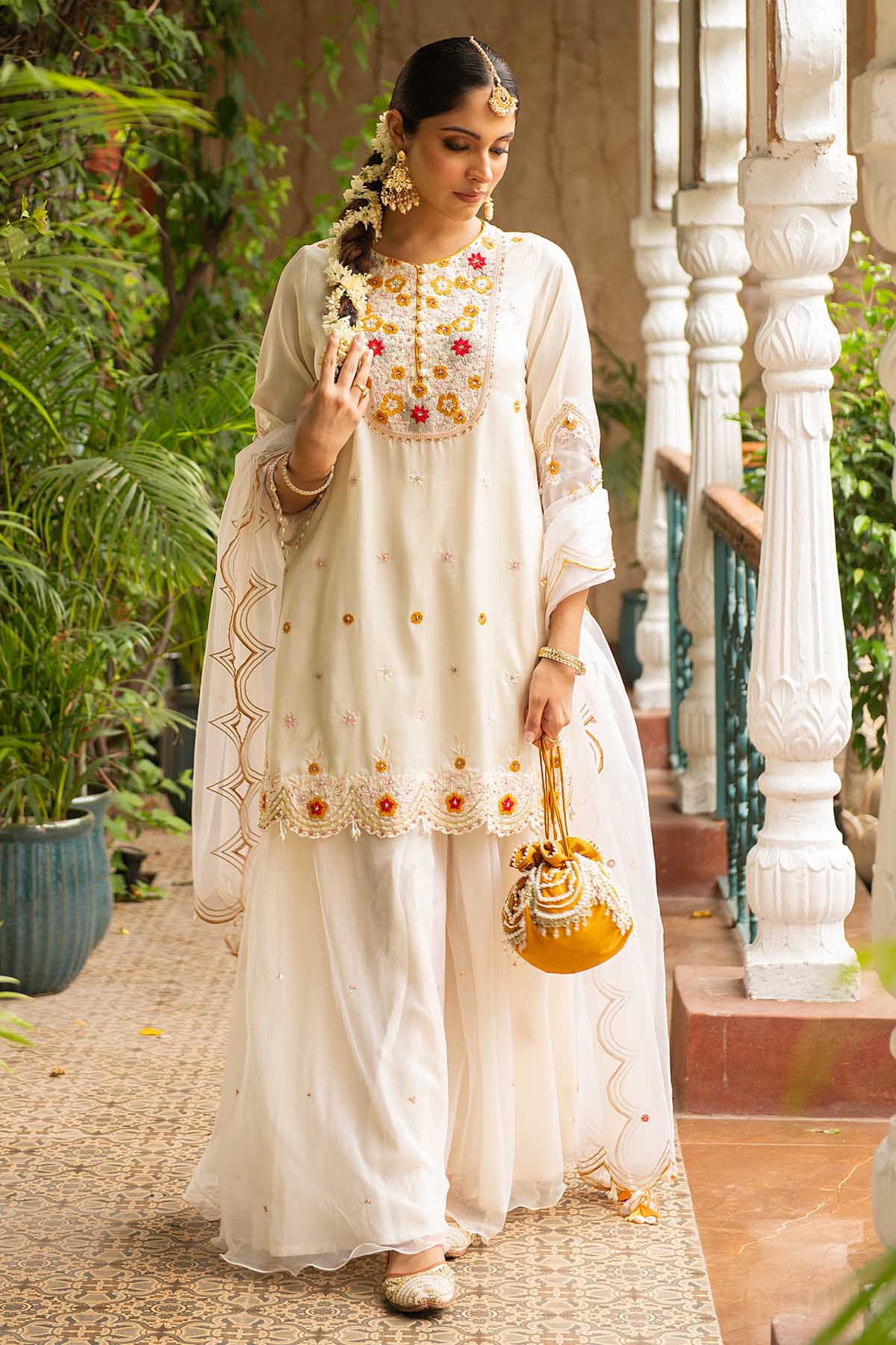 Buy Ivory Floral Embroidered Kurta Set Online