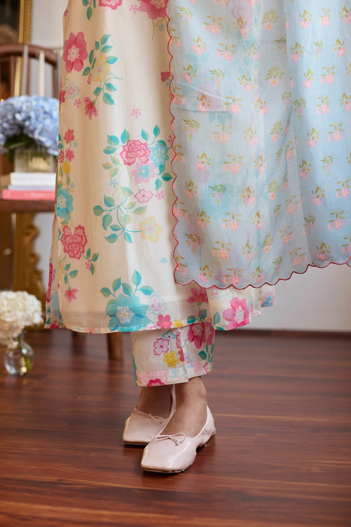 Floral Resham Ivory Kurta Set