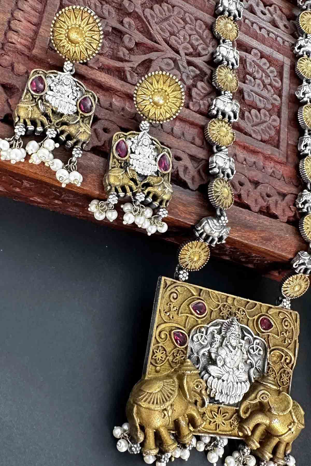 Goddess Laxmi Motif Necklace Set