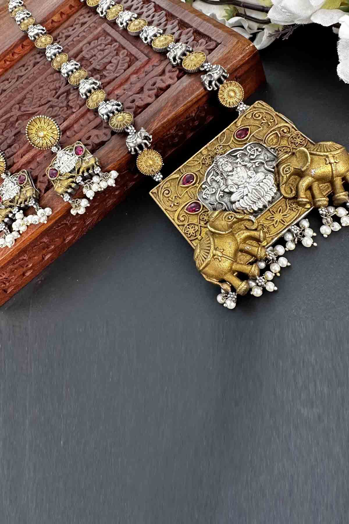 Goddess Laxmi Motif Necklace Set