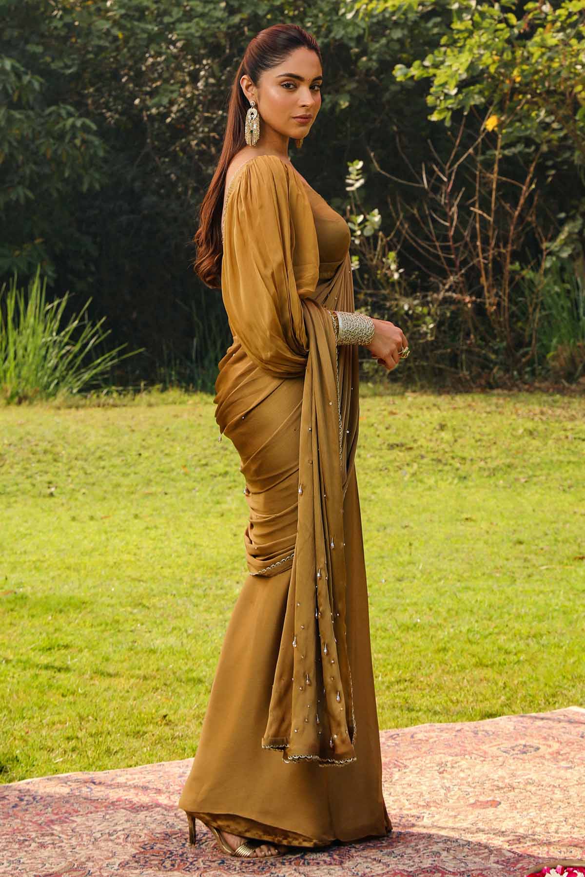 Gold Pre-Drape Saree & Blouse
