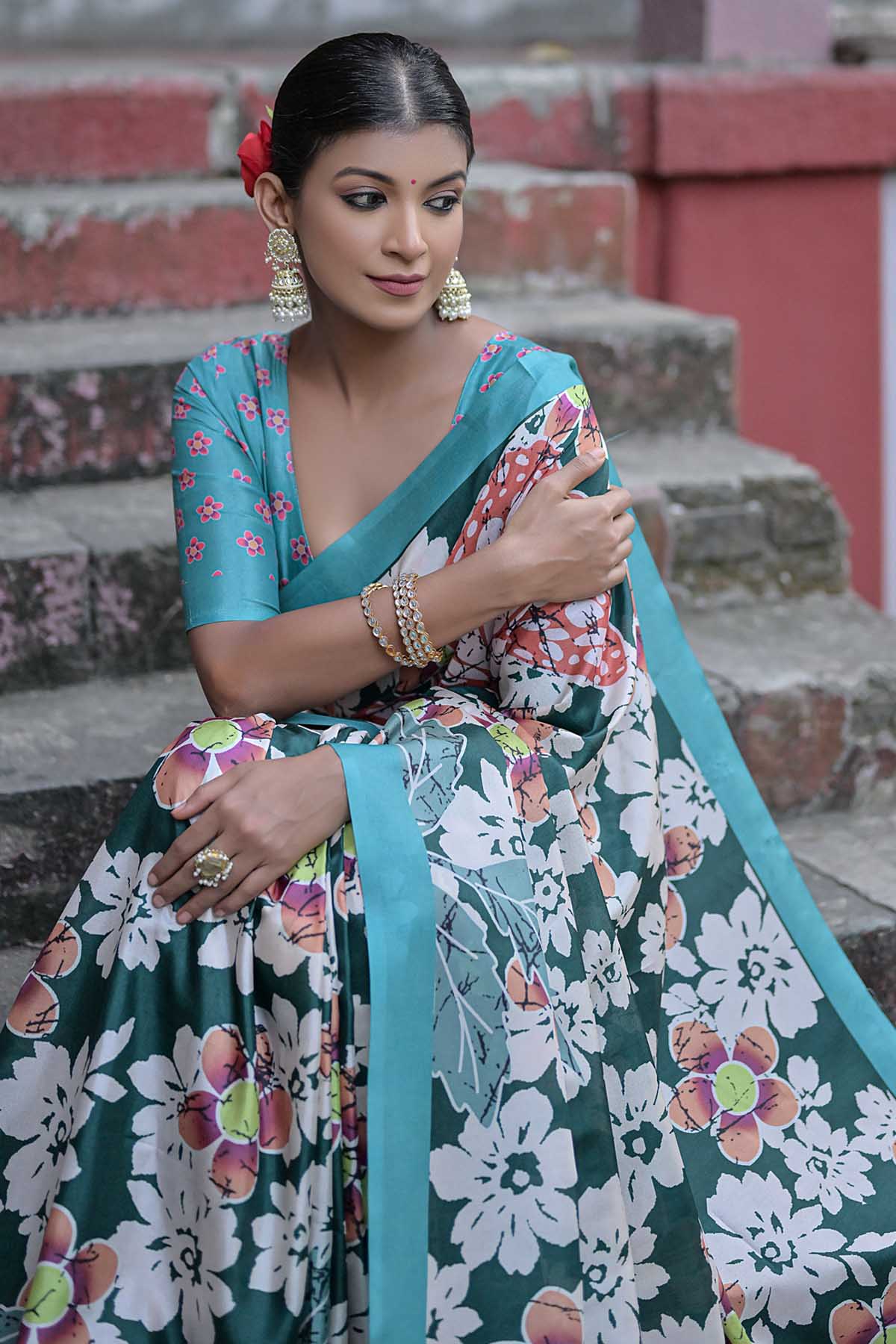 Green & Firozi Floral Print Saree