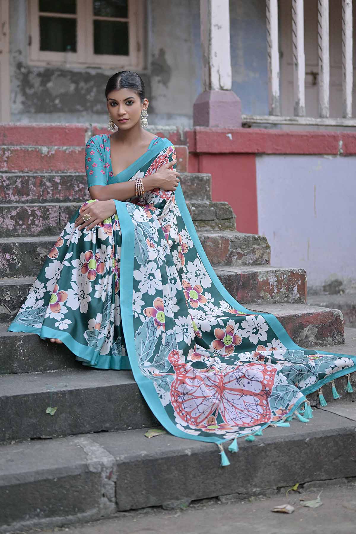 Green & Firozi Floral Print Saree