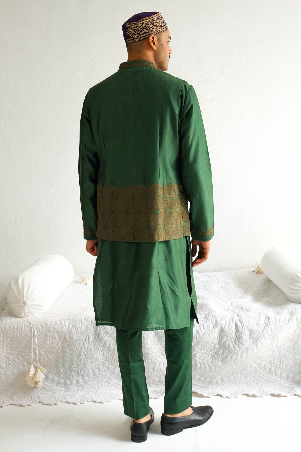 Green Aari Embroidered Bundi Set