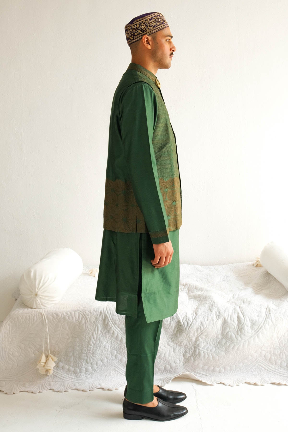 Green Aari Embroidered Bundi Set