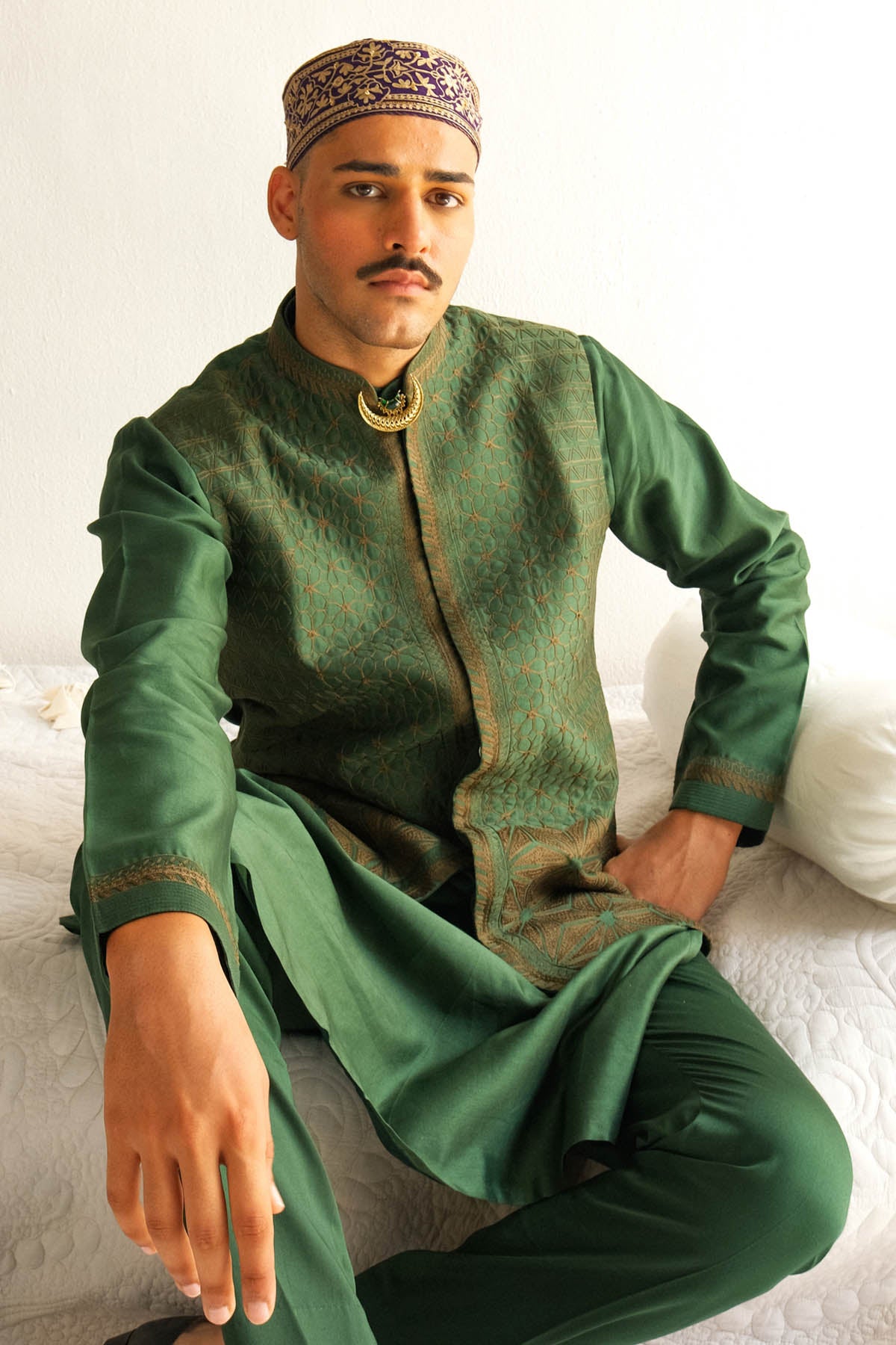 Green Aari Embroidered Bundi Set