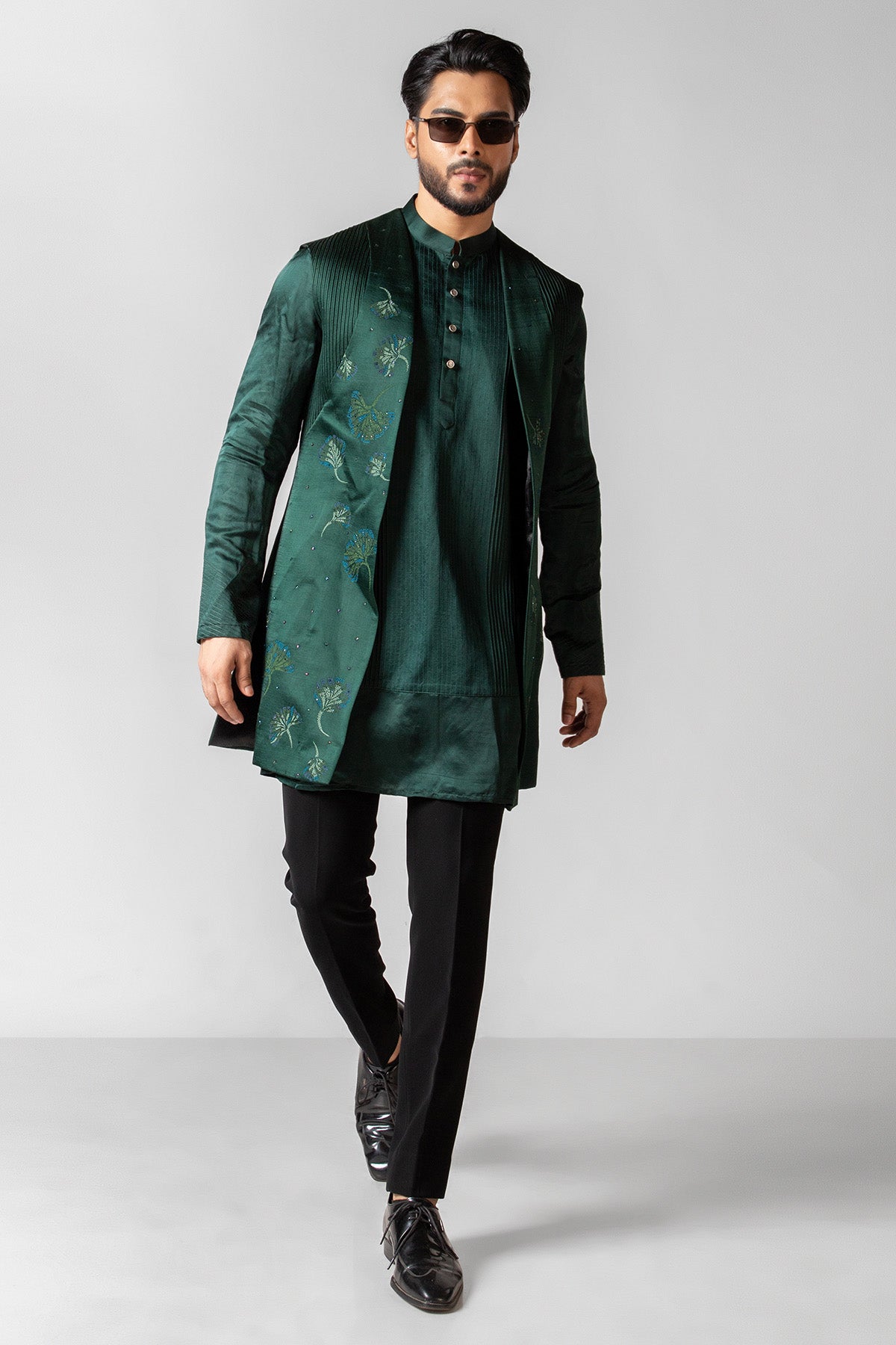 Buy Green Resham Cutdana Kurta Set for men by Paarsh Atelier online available at scrollnshops