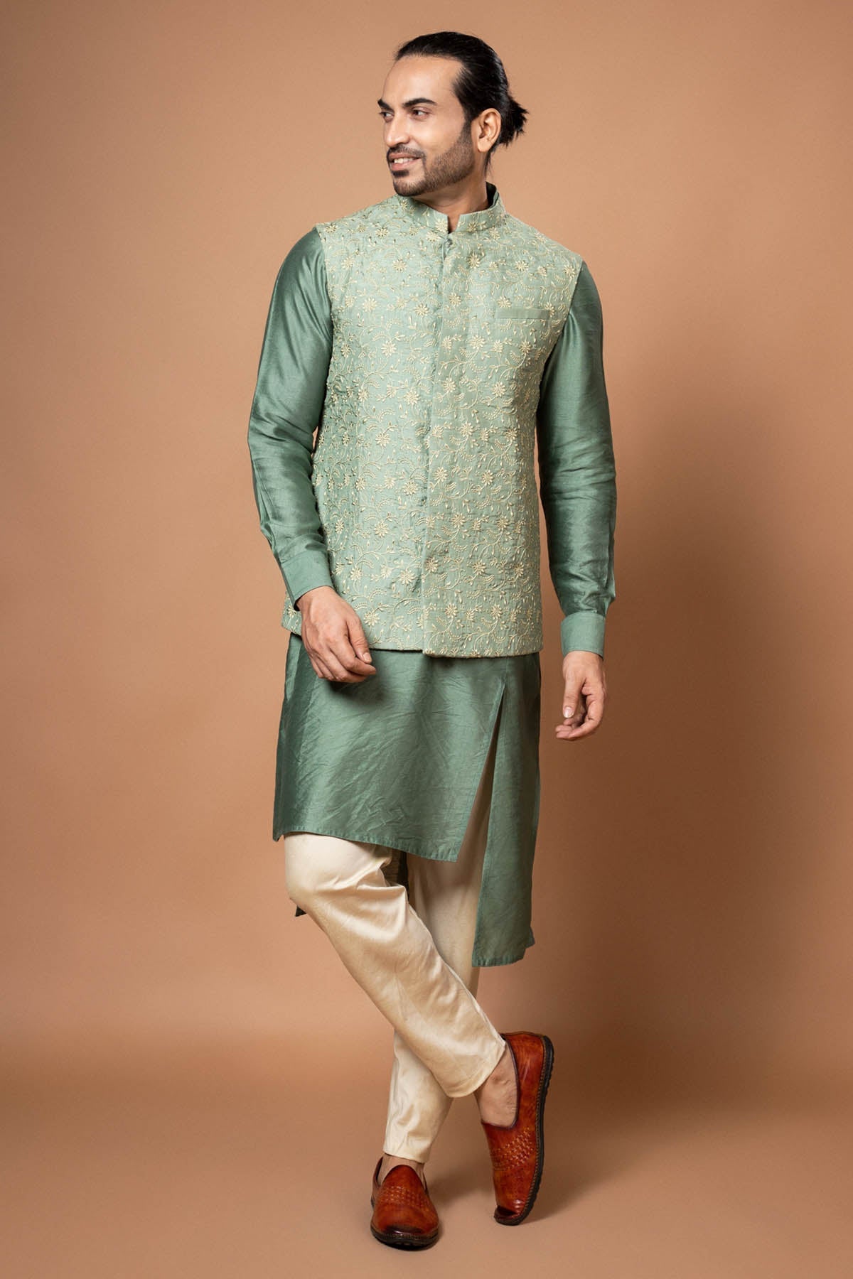 Priyanka Haralalka Green Thread Embroidered Bundi for men online at ScrollnShops