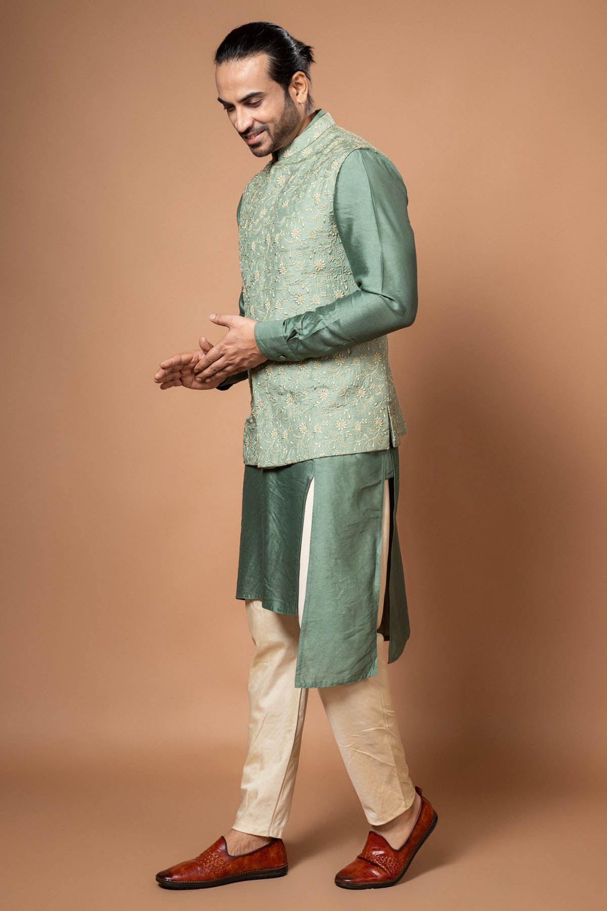 Green Thread Embroidered Bundi