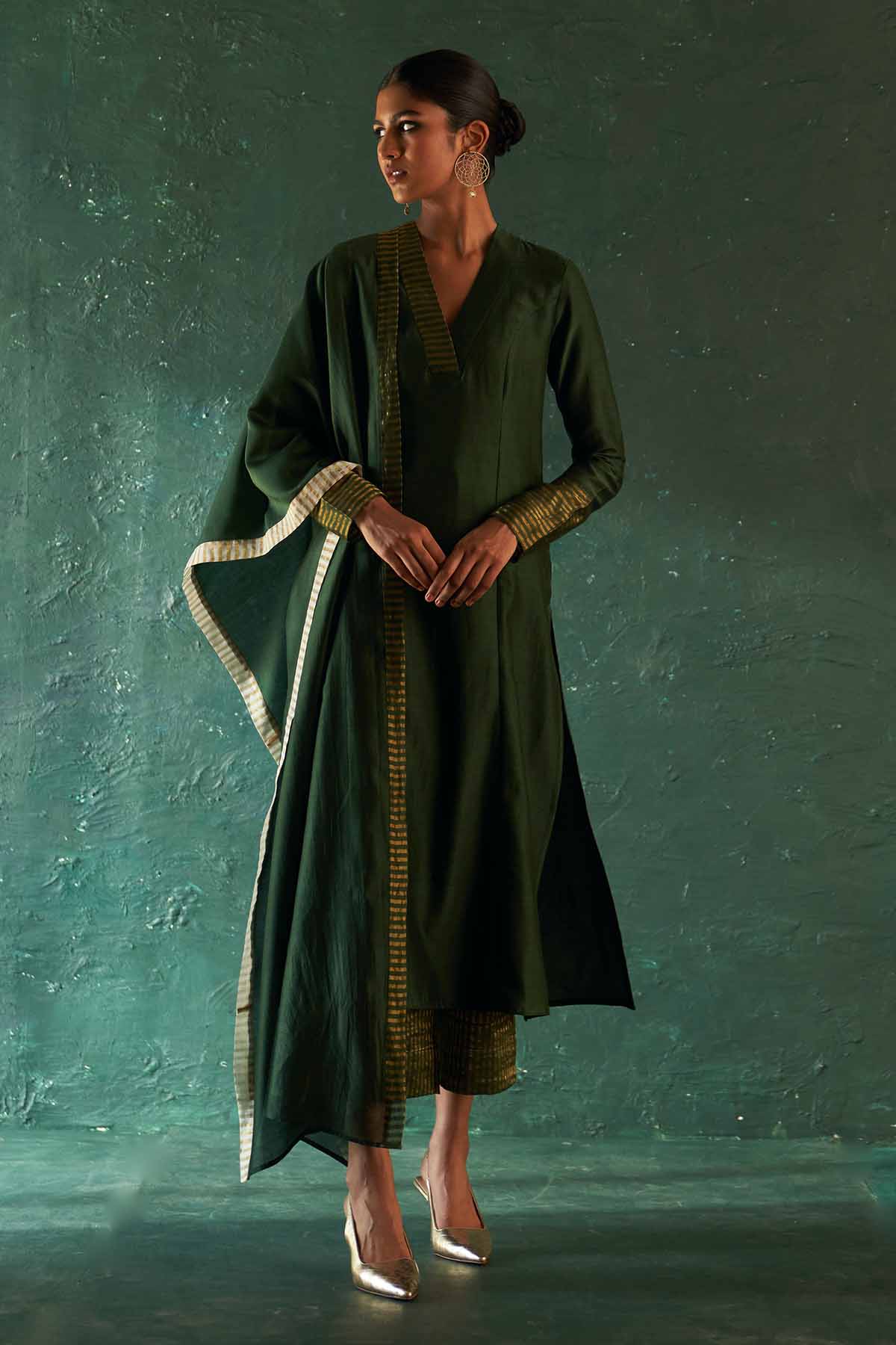 Buy V-Neck Green Straight Kurta Set Online