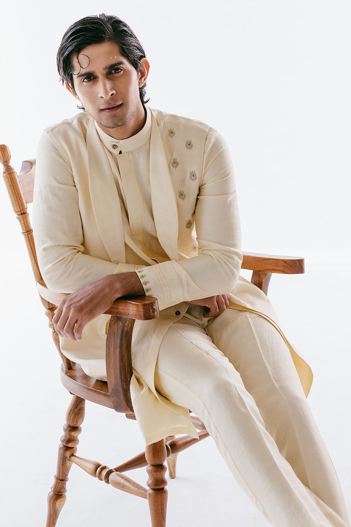 Ivori Zari Embroidered Bundi Set