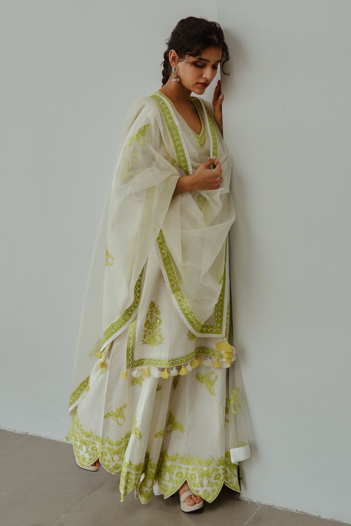 Ivory Aari Embroidered Kurta Set