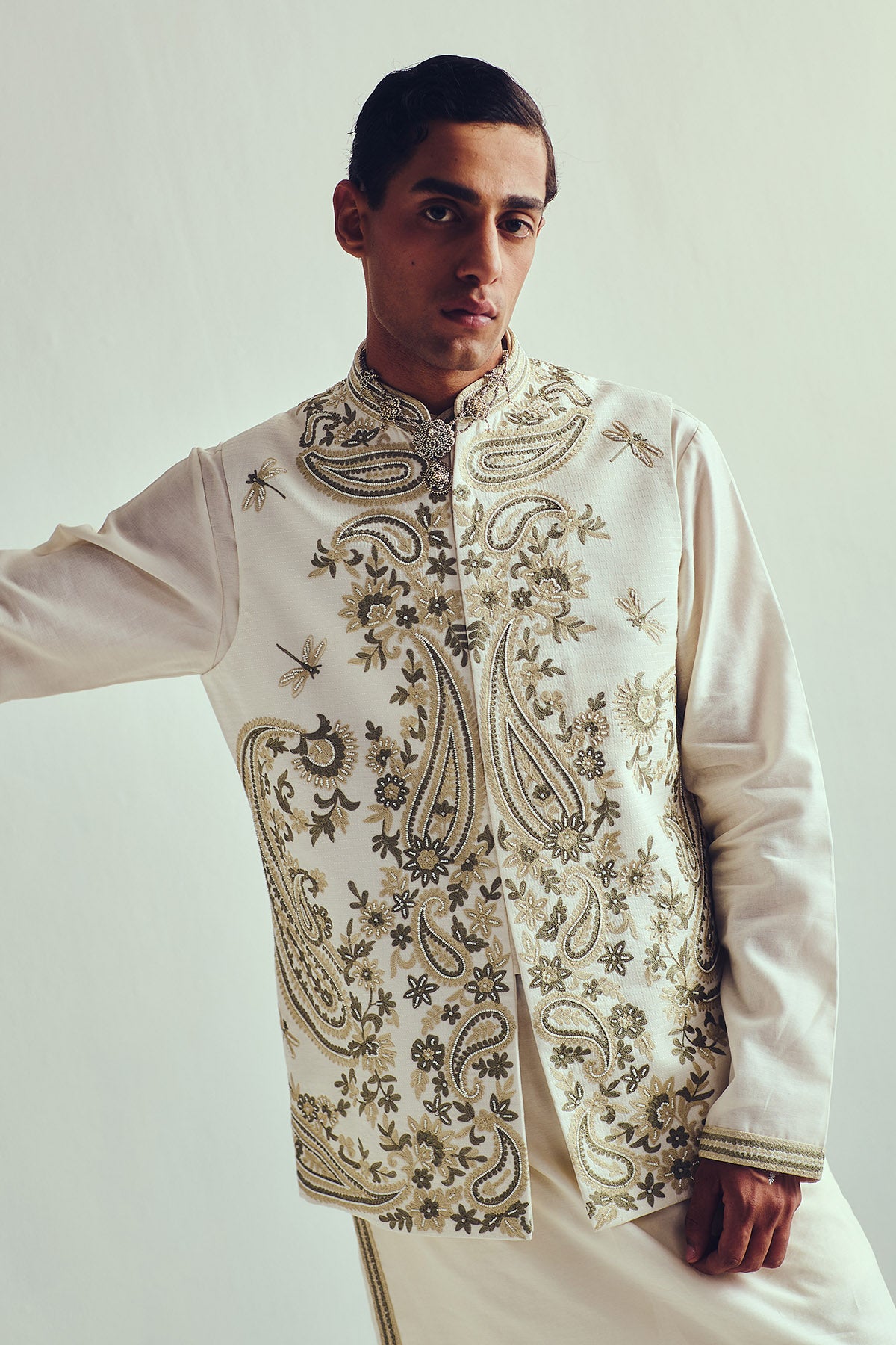 Ivory Aari Embroidered Bundi Set