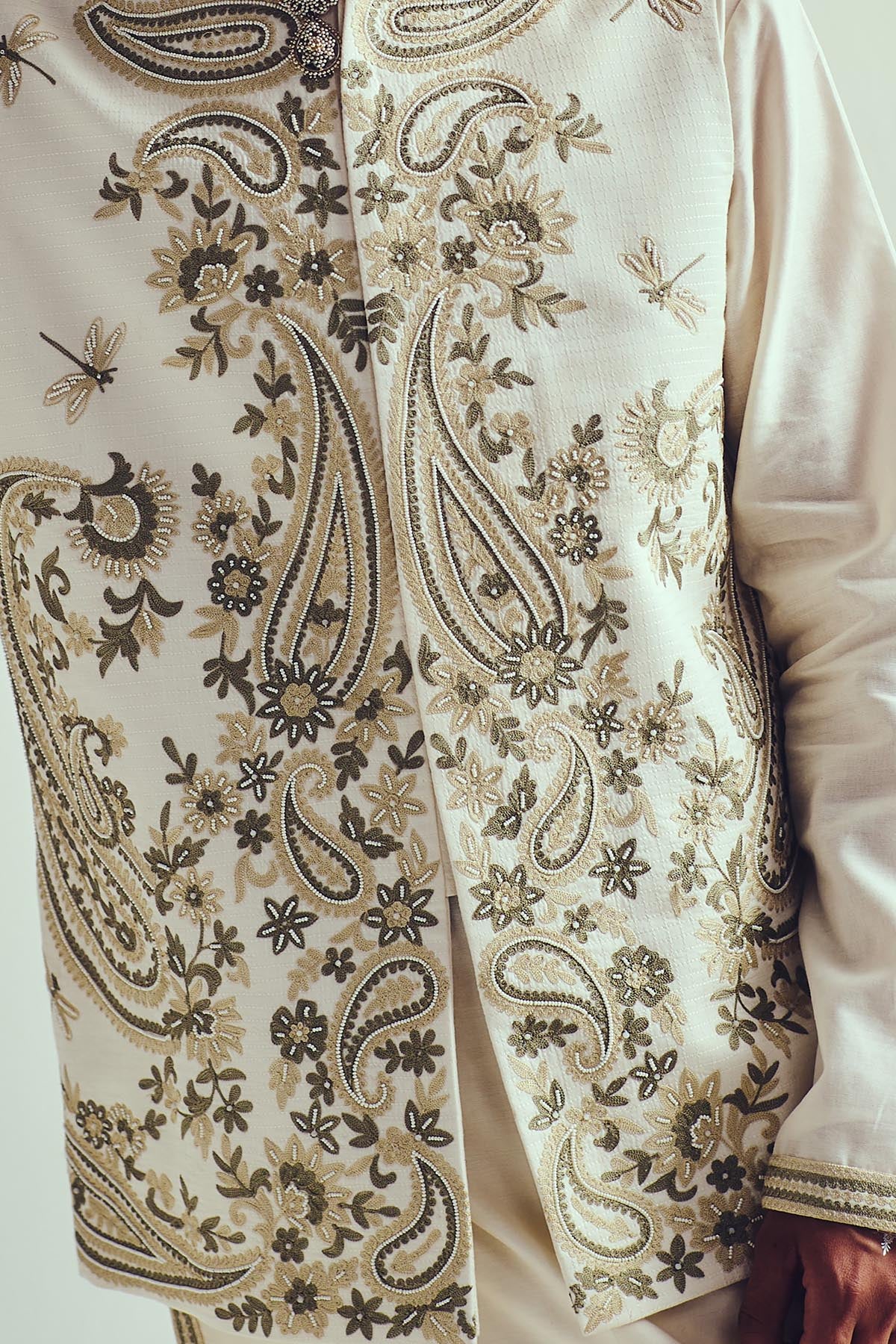 Ivory Aari Embroidered Bundi Set