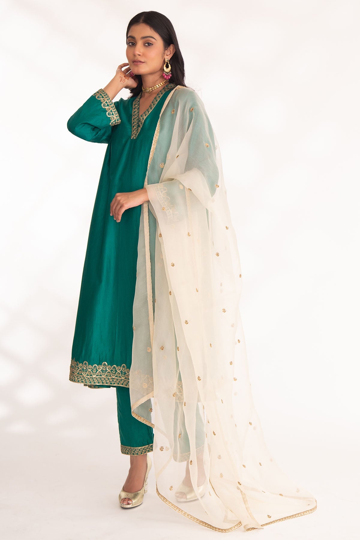 Chhaya Mehrotra Ivory Hand Embroidered Dupatta for accessories online at ScrollnShops