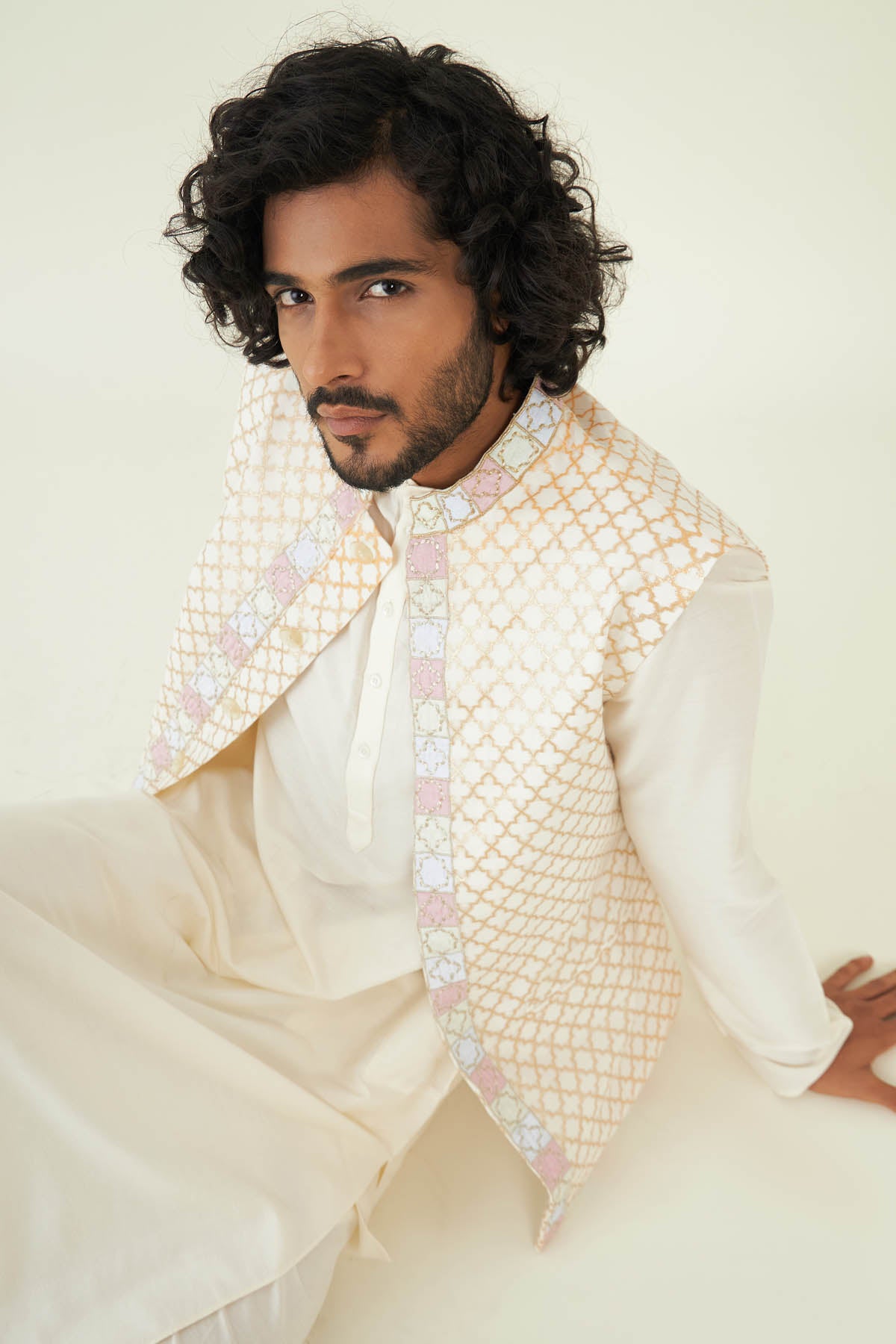 Jaal Embroidered Bundi Set