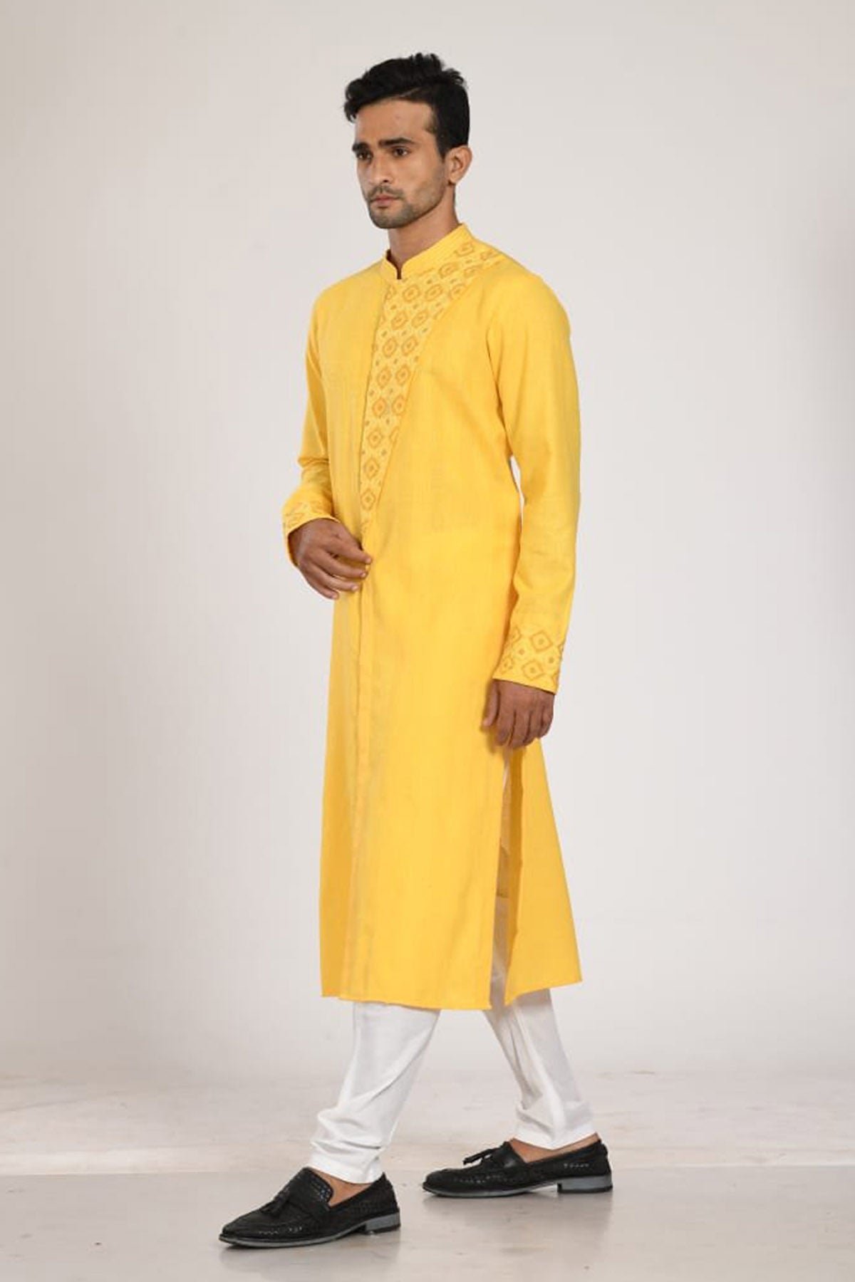 Katha Embroidered Kurta Set