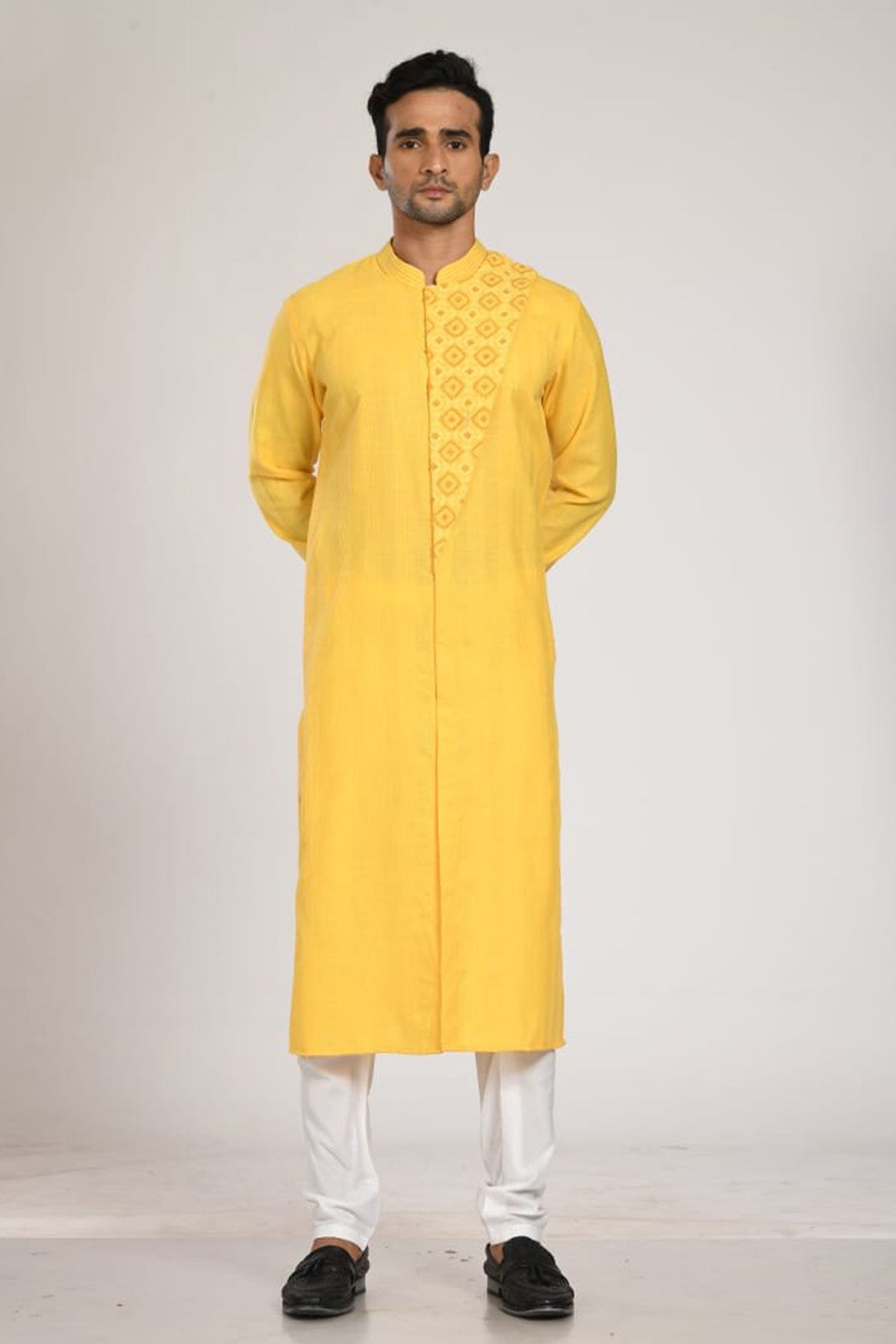 Katha Embroidered Kurta Set
