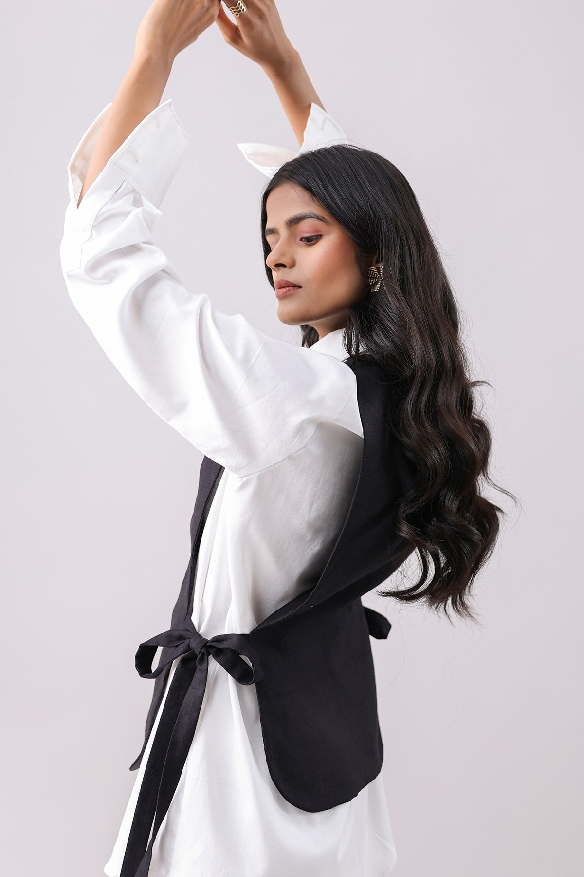 Multicolor Embroidered Bib Set