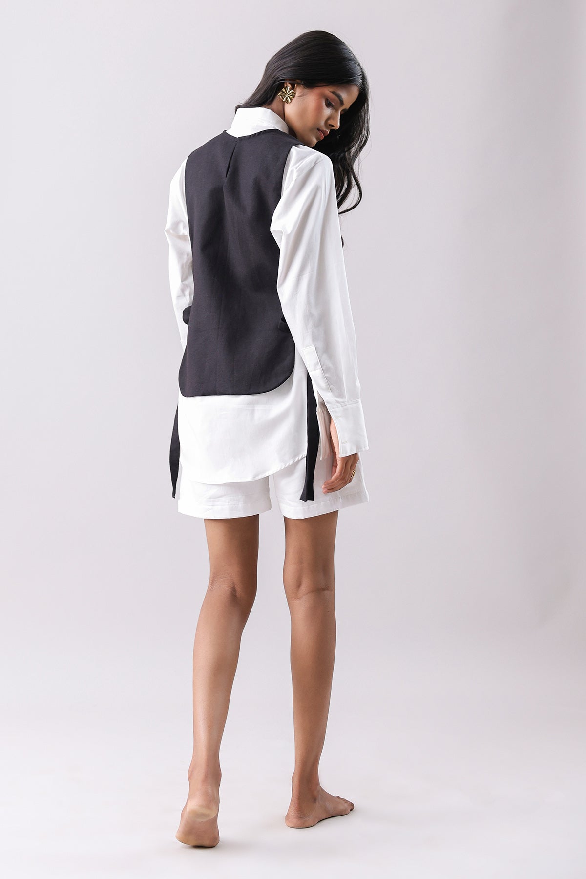 Multicolor Embroidered Bib Set